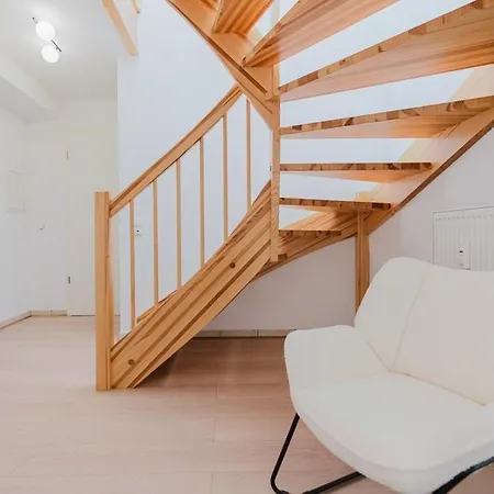 Apartment 4 Bedroom Penthouse - Whirlpool - Zentral - Kueche - Wifi - Kaffee - Geraeumig - Terrasse - Parkhaus Wiesbaden